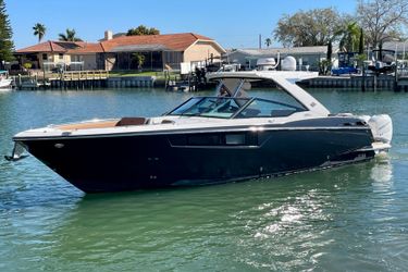 37' Monterey 2018 Yacht For Sale